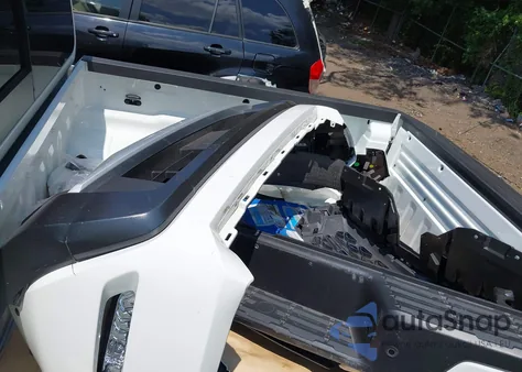 2024 Nissan Frontier Pro-4X 4X4 z USA, uszkodzony, nr VIN 1N6ED1EKXRN663924